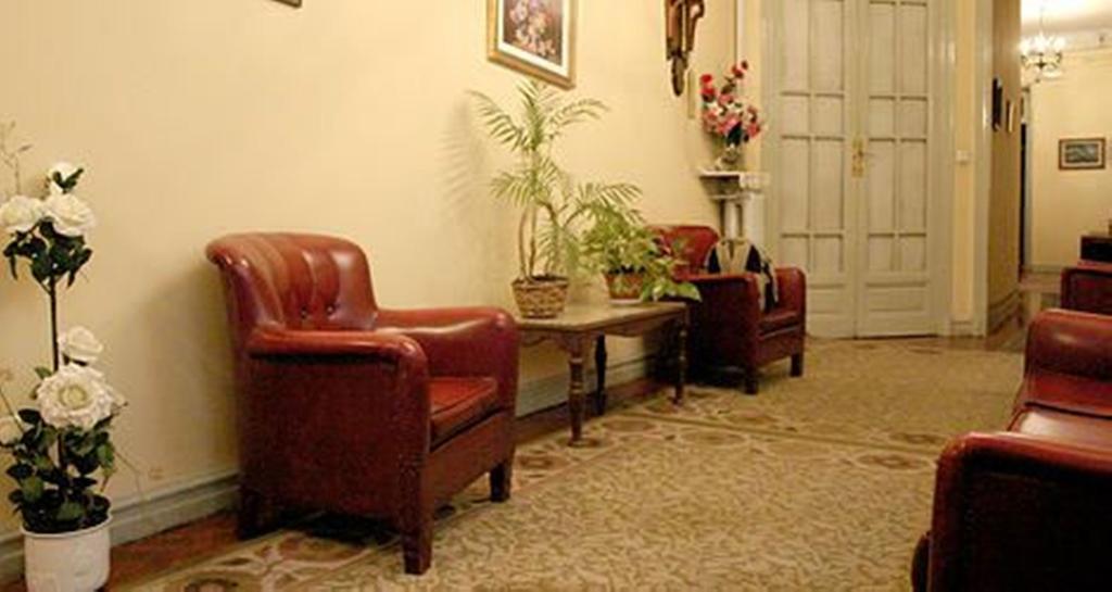 Hostal Delfina Мадрид Екстериор снимка