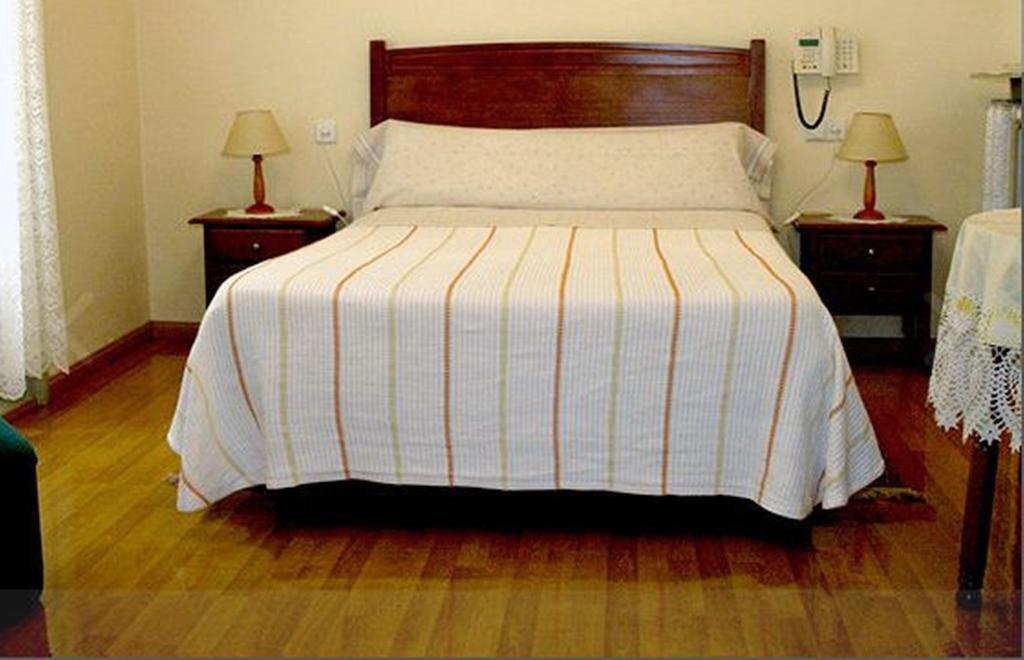 Hostal Delfina Мадрид Стая снимка