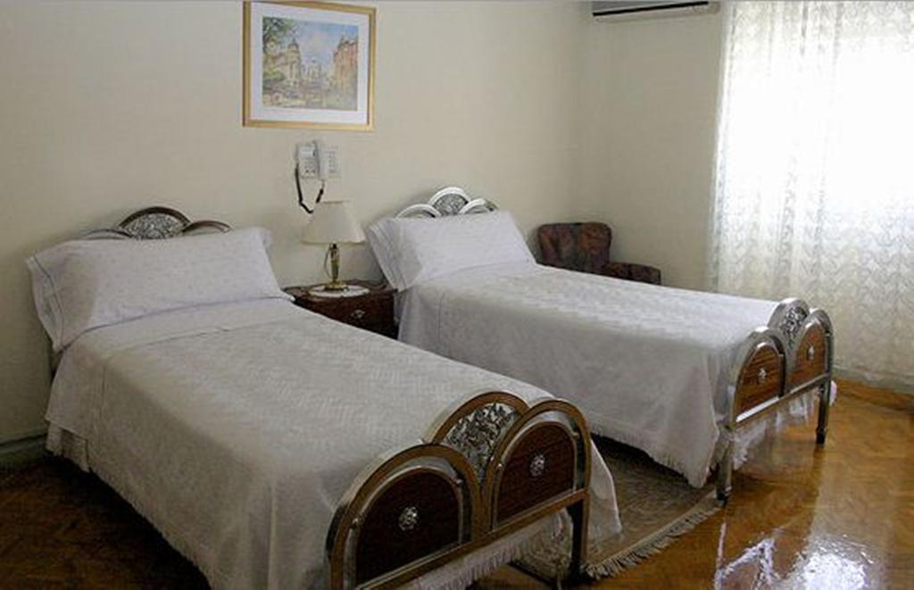 Hostal Delfina Мадрид Стая снимка