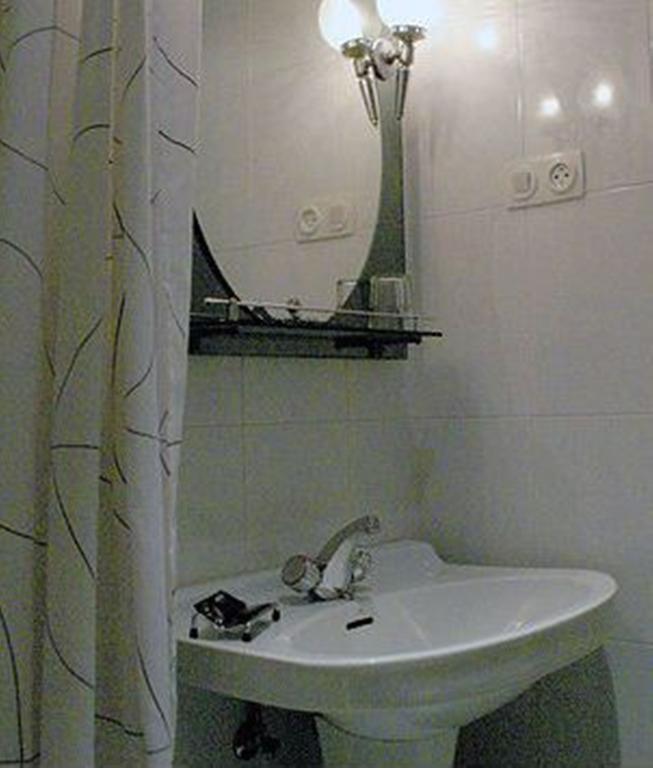 Hostal Delfina Мадрид Стая снимка