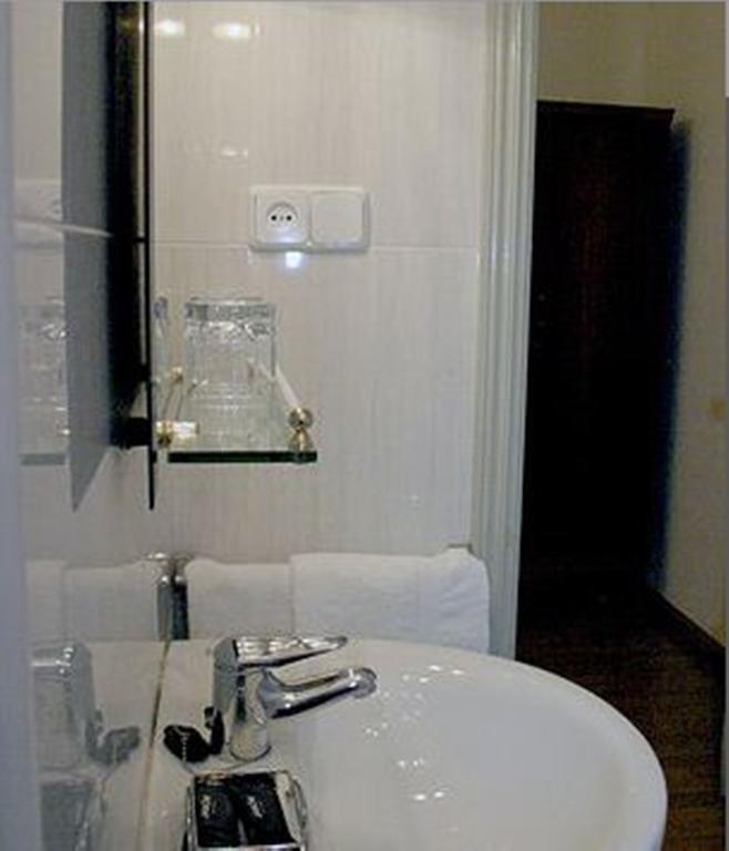 Hostal Delfina Мадрид Стая снимка