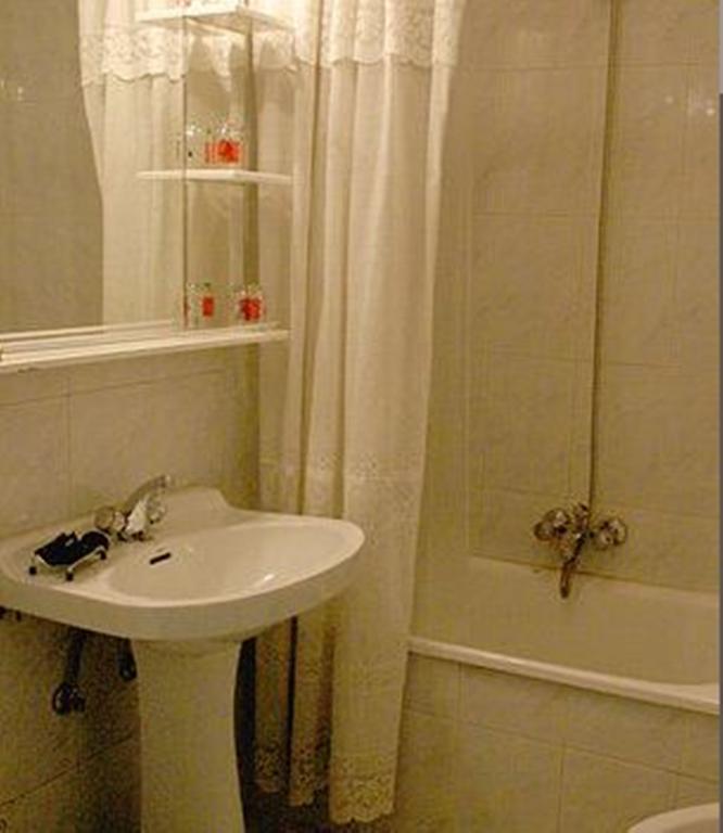 Hostal Delfina Мадрид Стая снимка